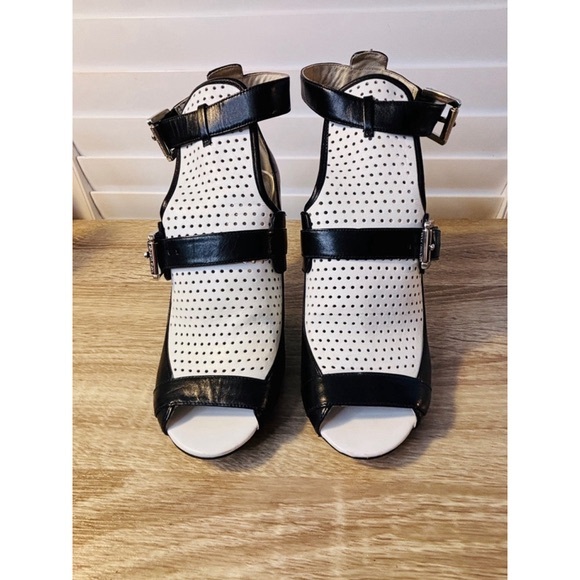 Michael Kors Peep Toes Laser Cut Buckle Heels Black and White Womens Size 8 - Picture 12 of 12